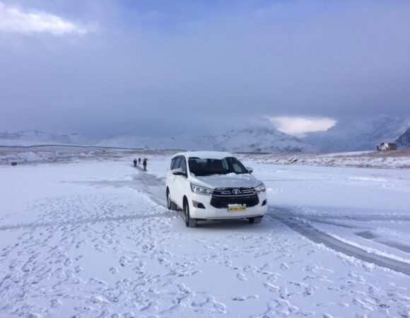 Book Cab Service in Kashmir