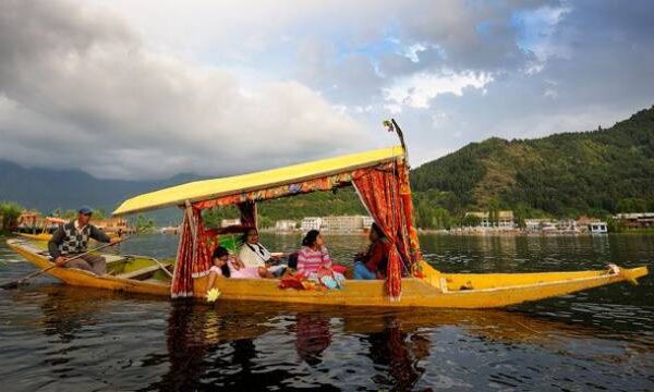 Dal lake shikara ride 1