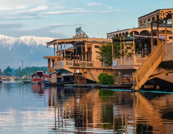 Houseboat Stay