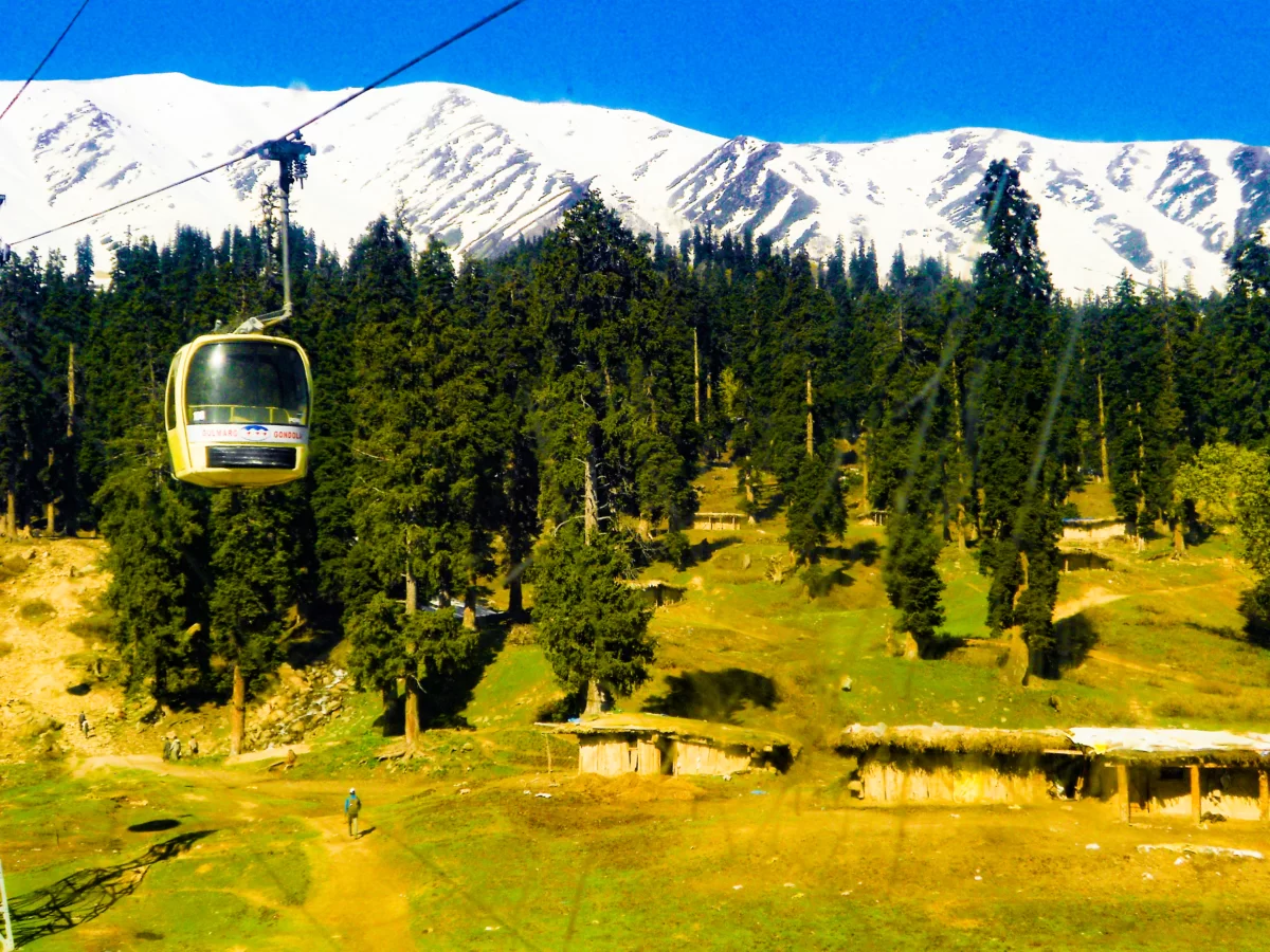 Gulmarg Group Tour Packages golden wheels
