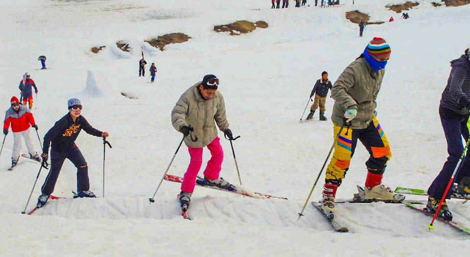 Skiing Courses in Gulmarg golden wheels