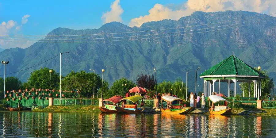 srinagar tour package golden wheels