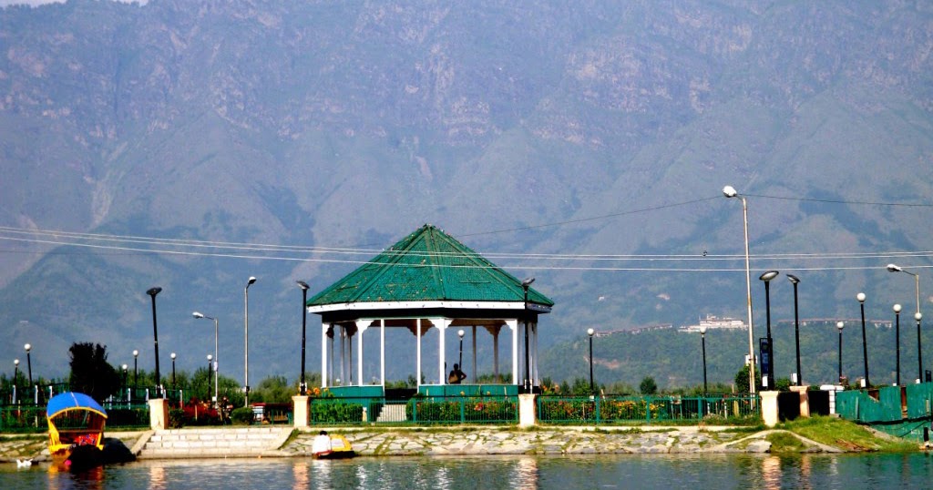 Nehru Park golden wheels