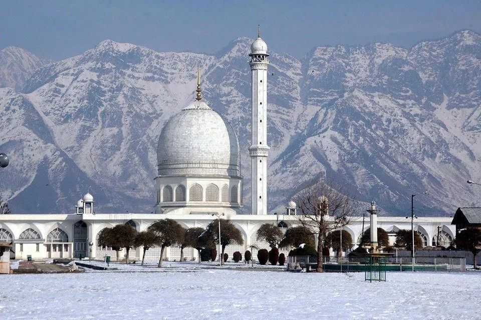 Hazratbal shrine golden wheels