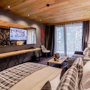 Guesthouse Booking in Kashmir golden wheels