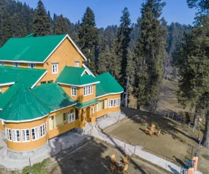 Gulmarg Ski Hill Resort golden wheels
