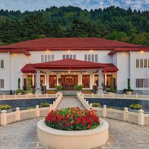 Hotels in Kashmir golden wheels