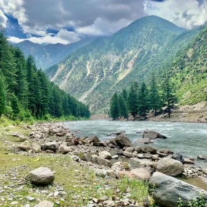 Keran Valley tour golden wheels