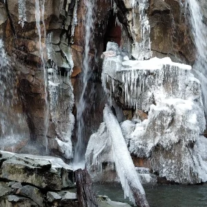 Lingti Waterfall golden wheels