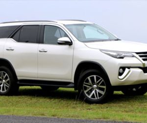 best cab service in srinagar golden wheels