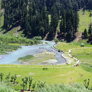 betaab valley kashmir golden wheels