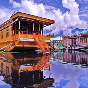 book houseboat in kashmir golden wheels